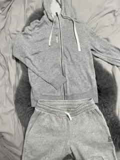 Reebok 裏起毛スウェットセットアップ グレー