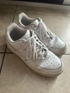 Nike Air Force 1 ホワイトスニーカー