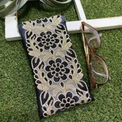 インド刺繍リボン　バネ口ポーチ　メガネケース　ペンケース　合皮　ハンドメイド
