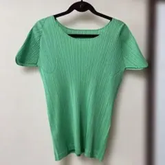 【美品】PLEATS PLEASE イッセイミヤケ トップス グリーン サイズ3のサムネイル