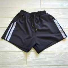 レディースショートパンツ 黒色サイドストライプ付き ウエストゴム ポケット付き