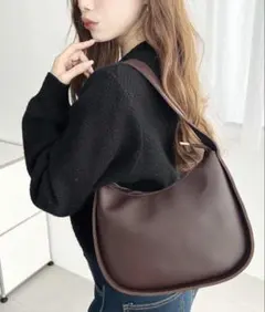 ワンハンドルハーフムーンハンドバッグ