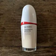 SHISEIDO REVITALESSENCE SKIN GLOW 220番