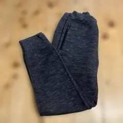 ユニクロ ダークグレー ストレートパンツ