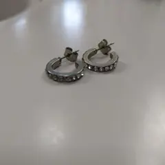 ラインストーン付き フープピアス