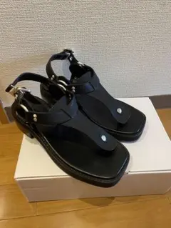 MOUSSY トングサンダル ブラックのサムネイル