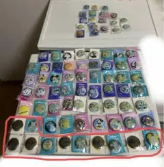 ディズニーミッキー．ミニーのバッチのセット（2000年記念）