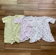 UNIQLO ロンパース　ベビー肌着