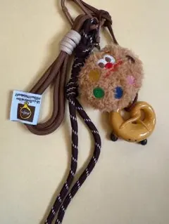 新品　クッキー型ぬいぐるみとプレッツェルチャームのキーホルダー