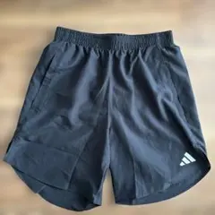 アディダス　ショートパンツ