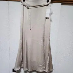 未使用　La Totalit'eベージュ サテンマーメイド　M