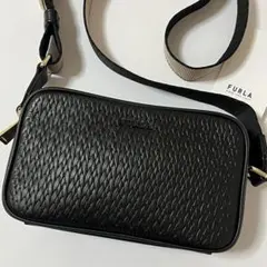 極美品✨希少✨フルラ　カメラバッグ　ショルダーバッグ　キルティング　黒色