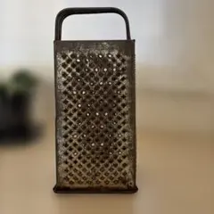 フランス ブロカント Moulinx社 チーズグレーター チーズおろし器 フランス ブロカント Moulinx社 チーズグレーター チーズおろし器
