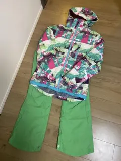 【美品】スノーボードウェアセット（上S、下M）
