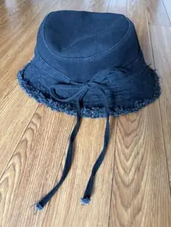 フリンジ付き黒バケットハット