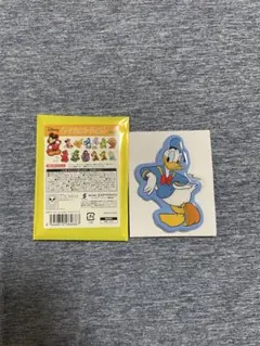 ディズニーダイカットバッジ　ドナルド