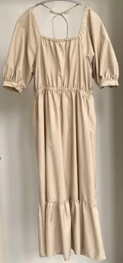 【美品】GU パフスリーブ ロングワンピース ベージュ Mのサムネイル