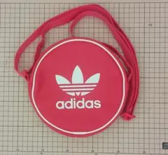 adidas ラウンド型ショルダーバッグ
