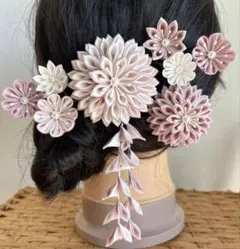 つまみ細工の髪飾り　二つダリアと小花　朝焼け色