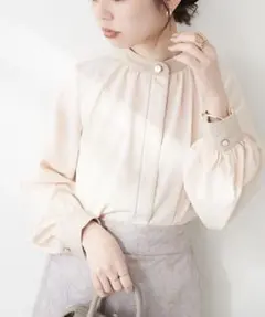 【完売品】natural couture バイカラーデザイン釦ブラウスのサムネイル