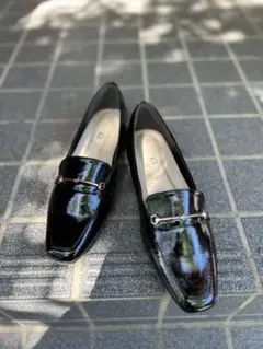 ブラックローファー 金具装飾付き