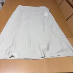 UNIQLO スカート サテン　クリーム色　サイズ70