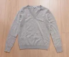 美品　ユニクロ　カシミア100% グレー　Ｖネック　Mサイズ