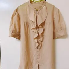ベージュ フリル ブラウス 半袖のサムネイル
