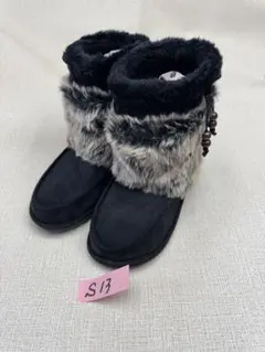 ファー付きムートンブーツ 黒とグレー