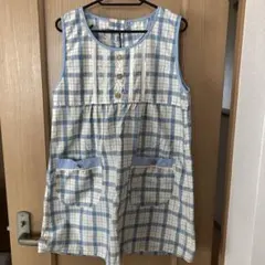 青と白のチェック柄エプロン