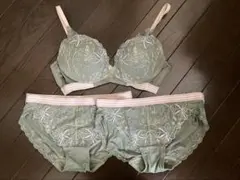 アモスタイル　ノンワイヤーブラとショーツのセット