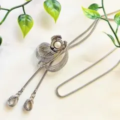 ループタイネックレス　シルバーカラー
