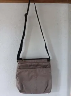 「adidas 」ショルダーバッグ カーキベージュ