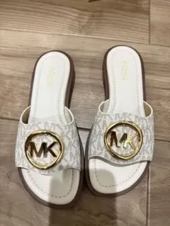 【今月限定　新品】MICHAEL KORS サンダル ホワイト/ゴールド5Mのサムネイル
