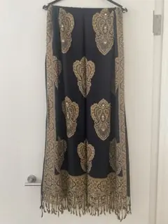 ネイビーとゴールドのストール