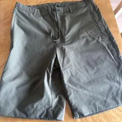 UNIQLO x Theory オリーブ ショートパンツ