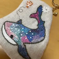 ❤︎ジンベイザメ❤︎クマノミ❤︎手刺繍　チャーム　ファスナーポーチ　プチプレゼント