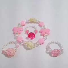 NO55◆4セットゴム紐アクセサリー子供用　薔薇指輪　ビーズ ブレス　まとめ 蝶
