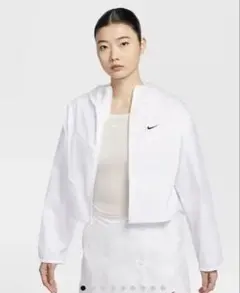 美品　NIKE ウィメンズ ルーズ ウーブン フーデッド ジャケットのサムネイル