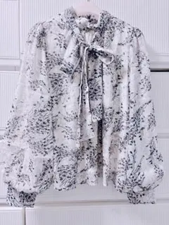 【匿名配送/美品】INGNIフレアリボンブラウス
