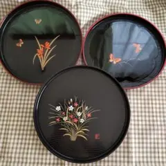 漆器 黒丸盆 3枚セット [蝶と草花デザイン]
