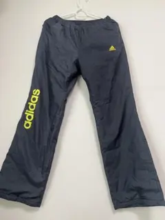 adidas グレー ストレートレッグパンツ