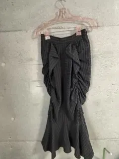 フリル付き黒ロングスカート