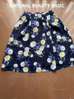 ナチュラルビューティーベーシック 花柄フレアスカート ネイビー　M