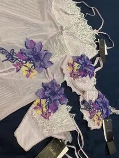 サルートsalut3点セット　ブラジャーTバックショーツキャミソール