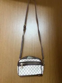 ロゴ入りショルダーバッグ ホワイト/ブラウン