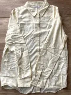 UNIQLO 淡い黄色 Mサイズ 長袖シャツ　レーヨンシャツ