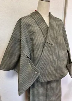 夏着物 単衣 小紋 立ち桶 縦縞 ストライプ ヨモギグレー 紬のサムネイル