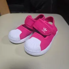 adidas ピンク スリッポンサンダル