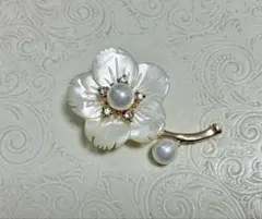 ブローチ 桜 花 天然石 白蝶貝 スワロフスキー パール　白18KGP ゴールド